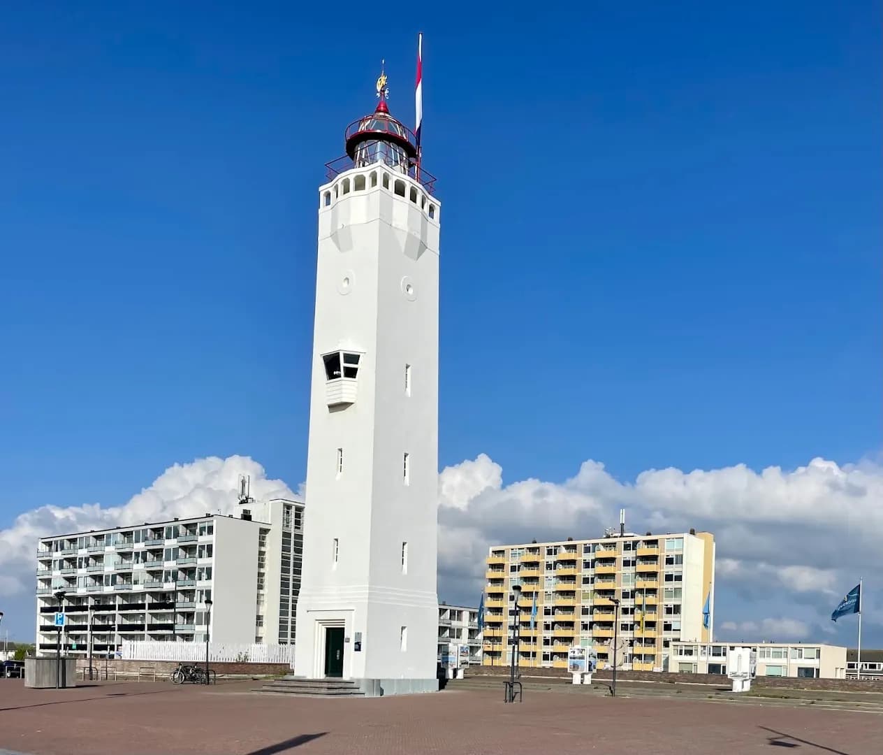 De witte vuurtoren van Noordwijk aan Zee